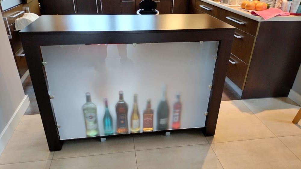 Wyspa kuchenna,barek z podświetleniem