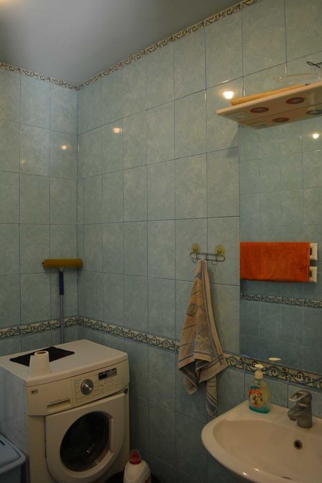 Продам капітальний будинок  у центрі села Молодіжне