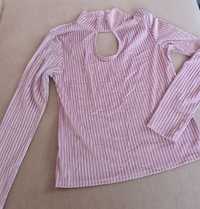 Różowa zamszowa bluzka z wycięciem