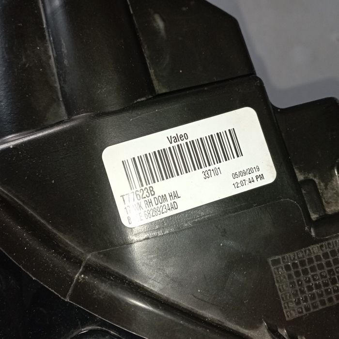 Фара права хром галоген Jeep Grand Cherokee WK2 16-