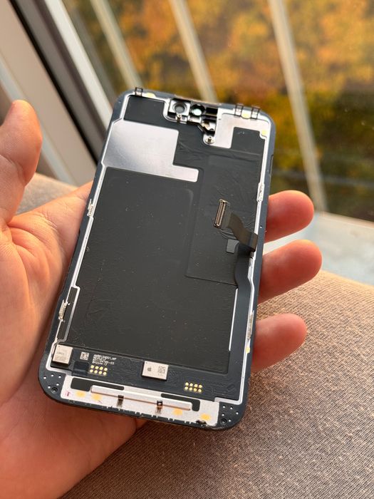 Uszkodzony ekran iphone 14 pro