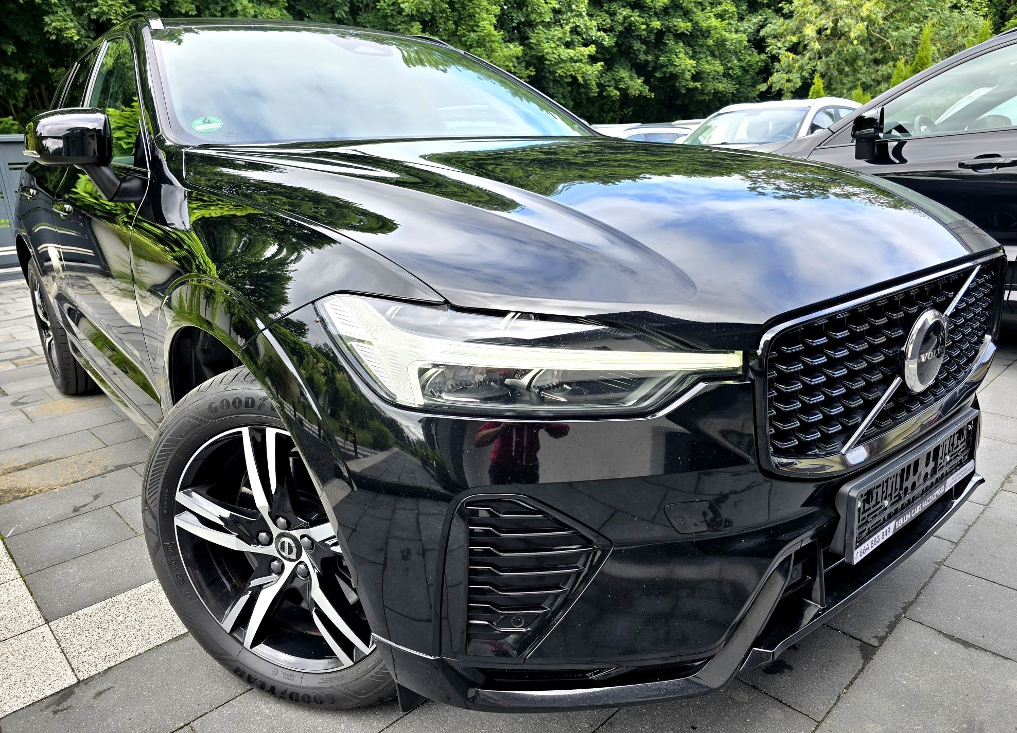 Volvo XC 60 B4 2023r R-DESIGN DARK PLUS kamera navi radar Z NIEMIEC
