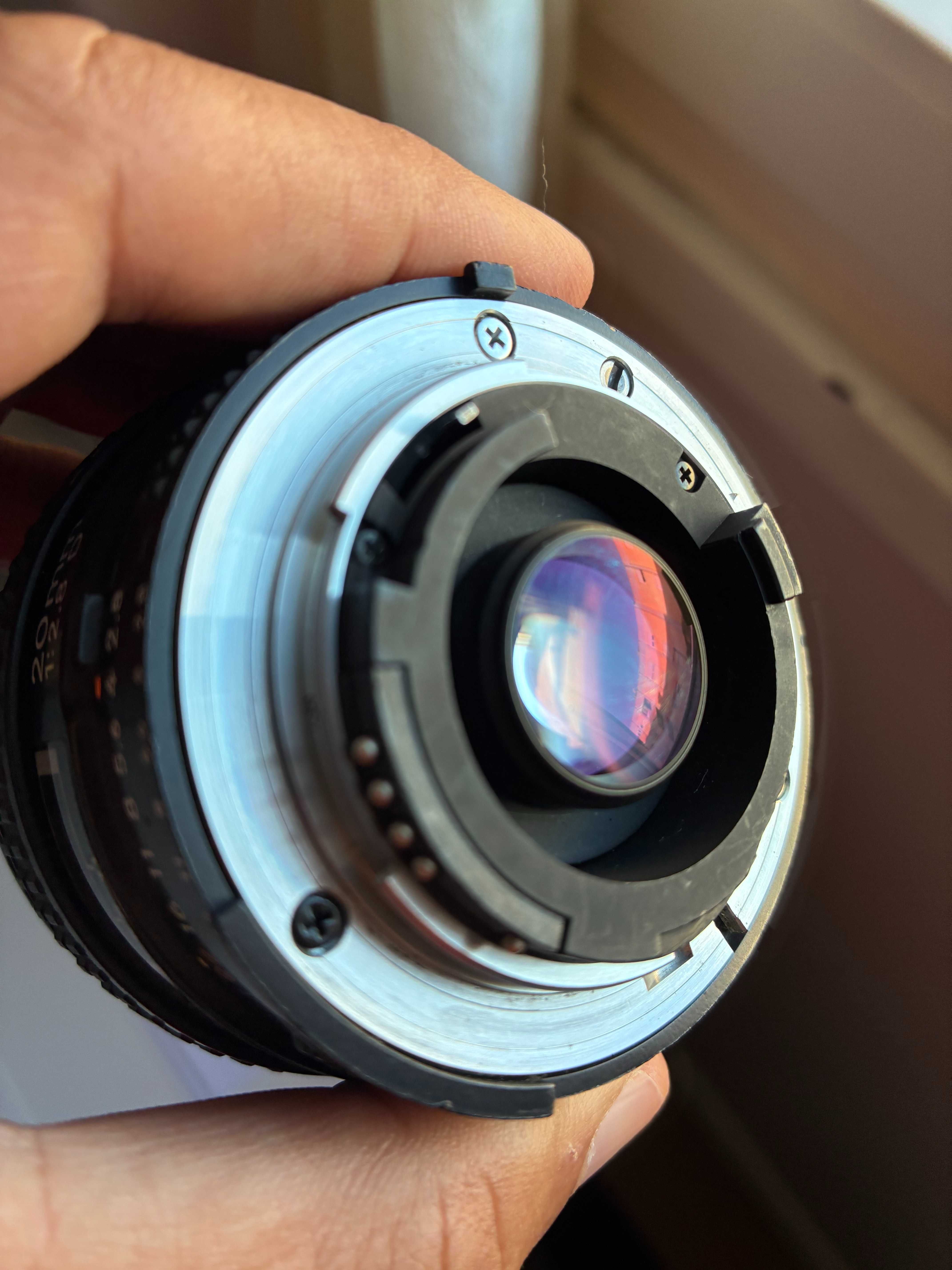 Objetiva Nikon AF Nikkor 20mm f2.8 D