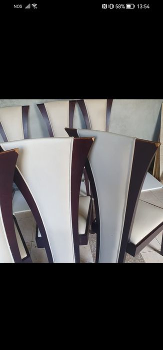 Vendo cadeiras de sala de jantar.