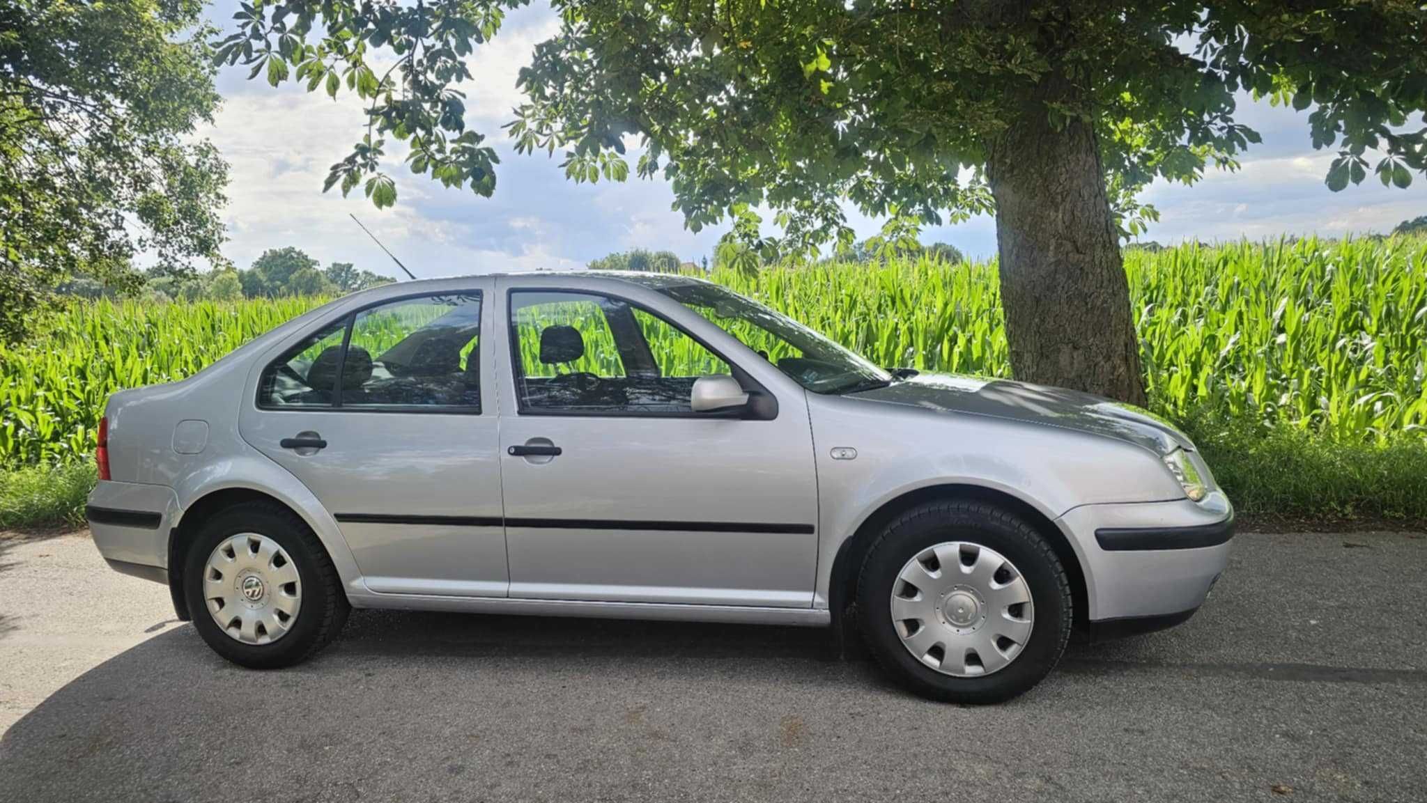 VOLKSWAGEN BORA 1.6 16V  - 2002 - Zadbana bez rdzy !
