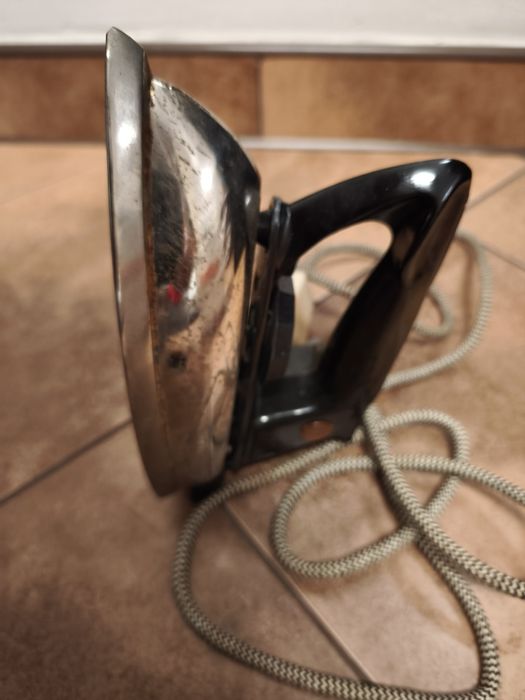 Żelazko z  PRL – Kolekcjonerskie.