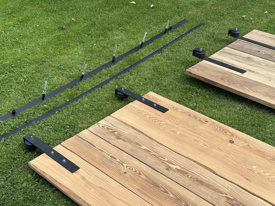 Drzwi przesuwne ze starych desek jodłowych, drewno szczotkowane