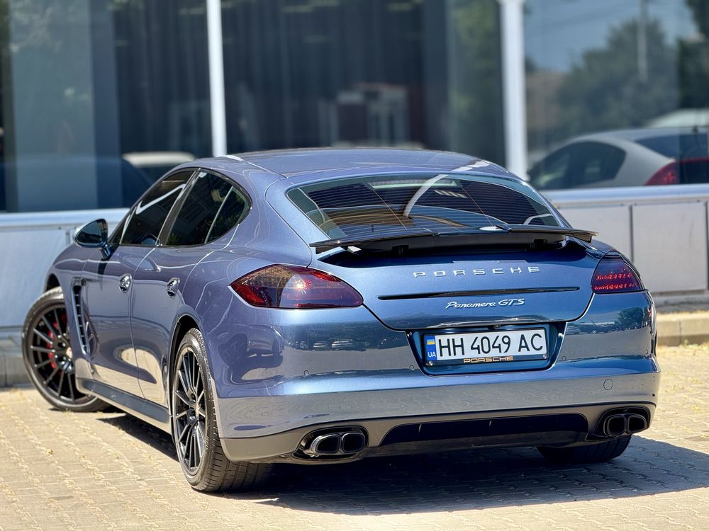 Porsche panamera GTS 4.8 2012
