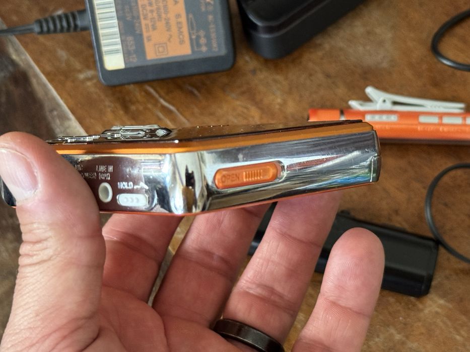 Unikatowy Minidisc Hi-MD Sony MZ-RH10 z JP - elektryczny pomarańcz