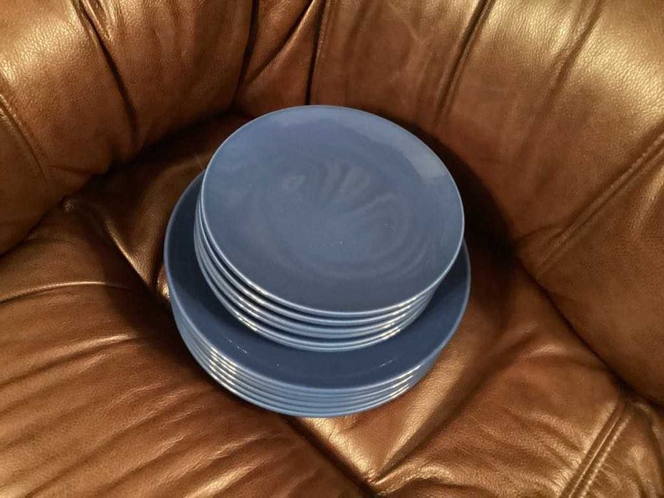 Pratos novos de vários tamanhos