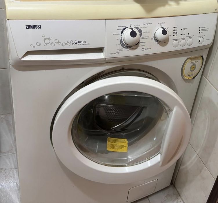 Maquina de lavar roupas