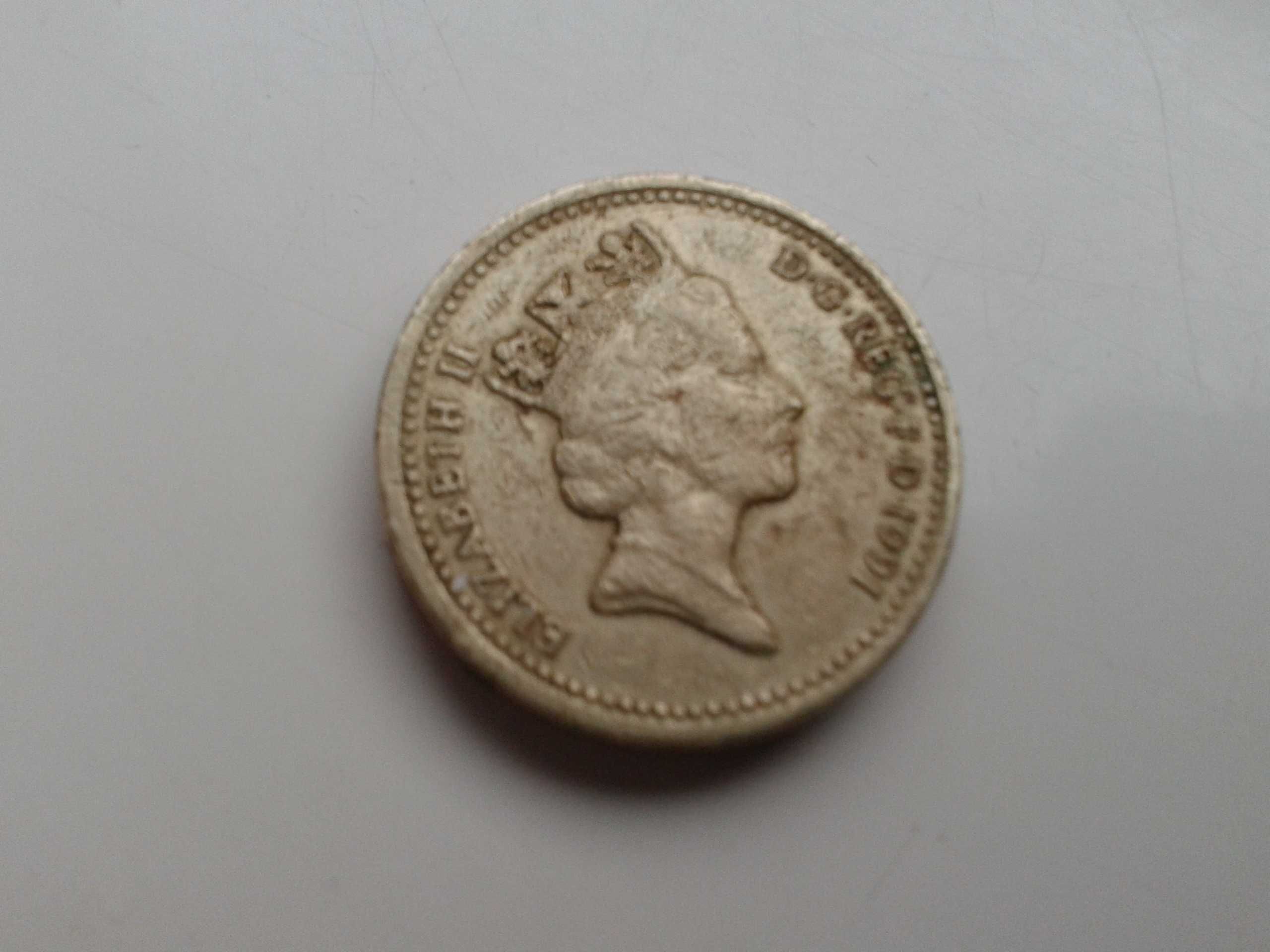 One Pound 1 funt z 2005 roku