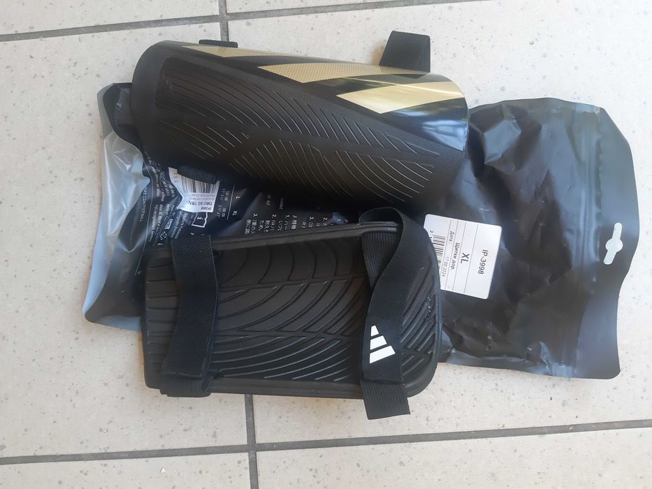 Щитки футбольні Adidas