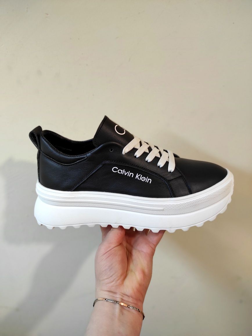 Кожаные женские кроссовки Calvin Klein
