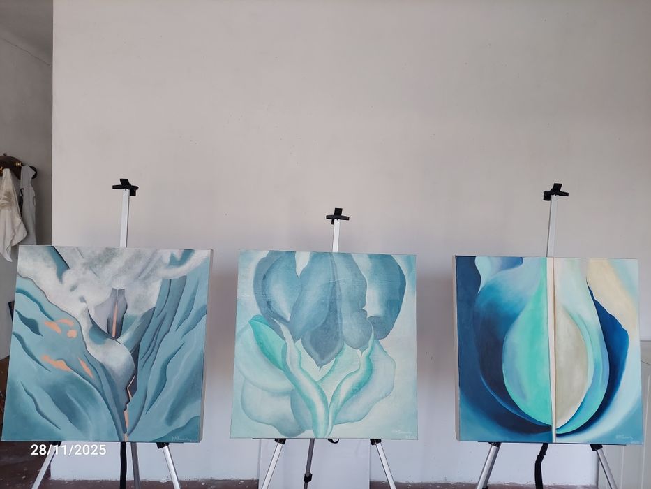 Conjunto de vários quadros pintados a óleo