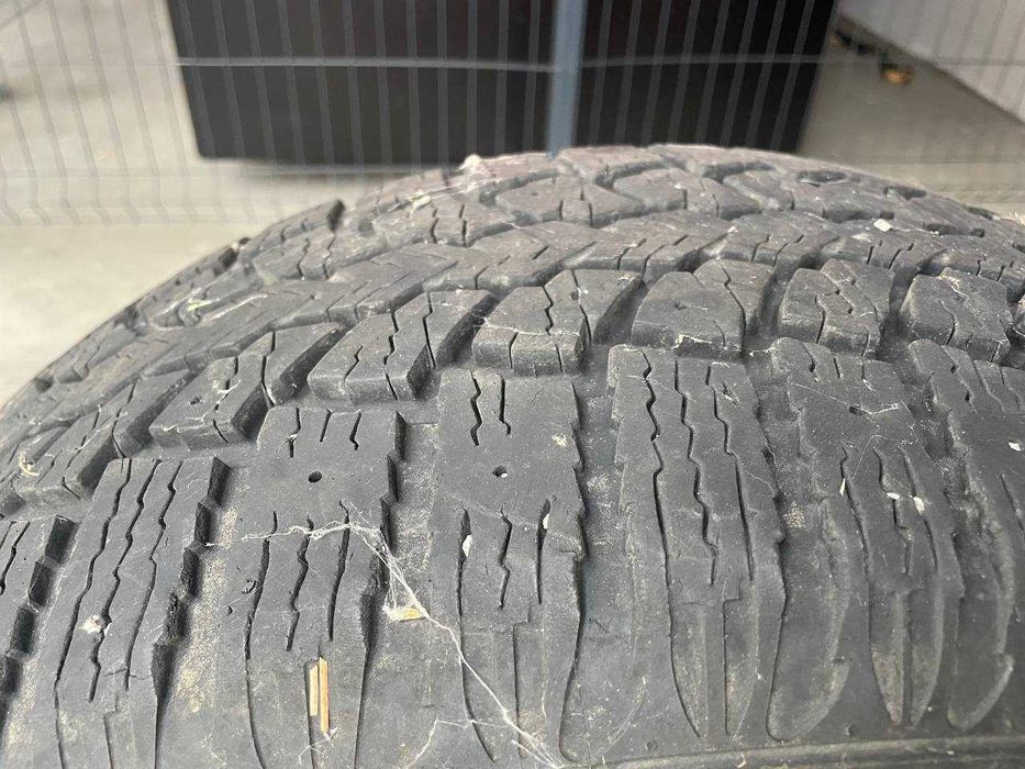 Продам зимнюю резину Б/У Maxxis Presa Spike 235/55 r18