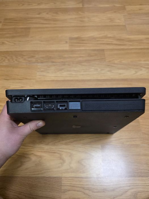 Konsola Sony PlayStation 4 Slim (PS4) Model CUH-2216A + Pad. Nigdy Nie