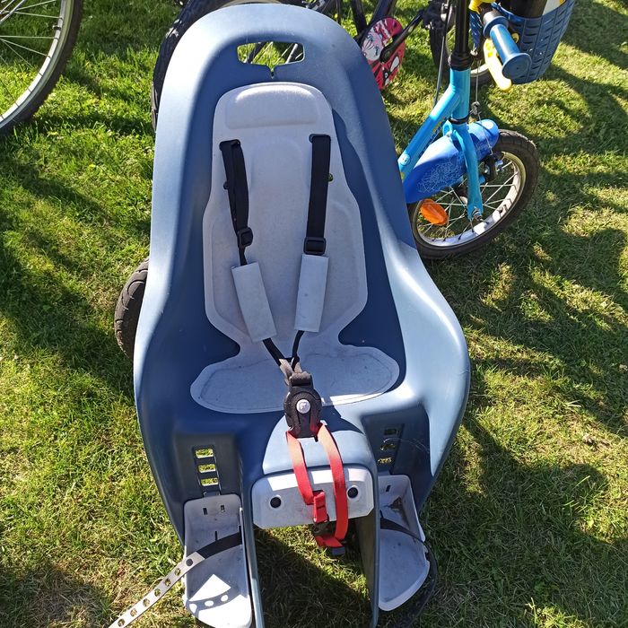 Fotelik rowerowy na bagażnik z Decathlonu