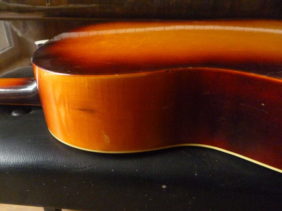 Dobra markowa gitara Niemiecka Korri