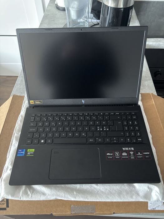 Laptop Acer Nitro V 15 (i7, 16GB DDR5, 1TB SSD)