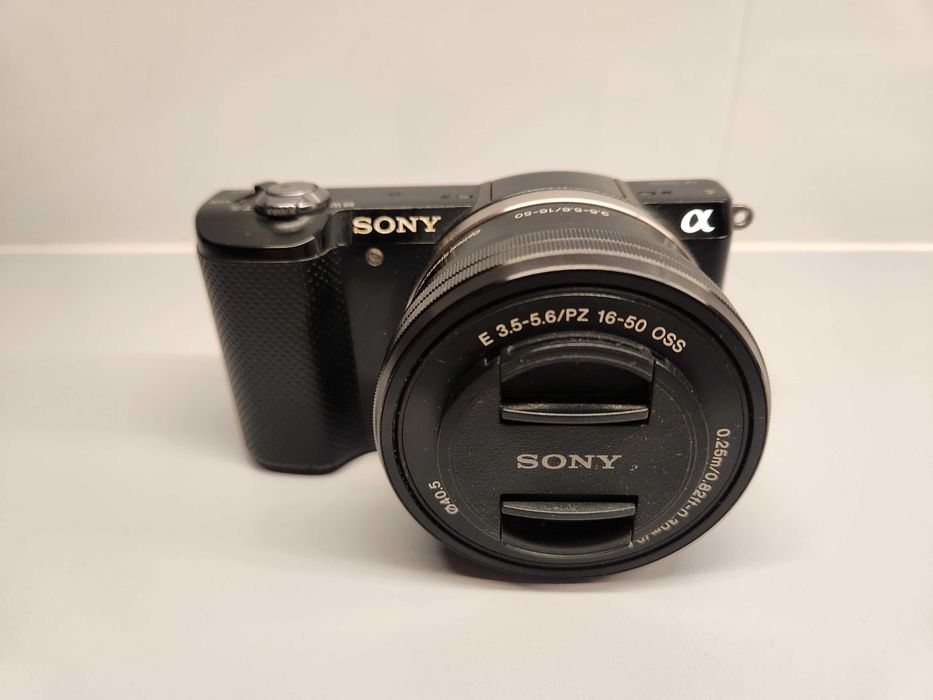 Sony A5000 z obiektywem 16-50 mm f/3.5-5.6 OSS