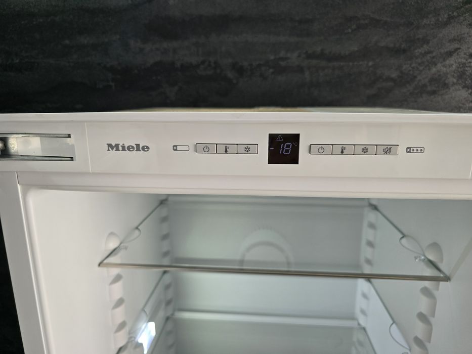 Вбудований холодильник Miele®️ Kfn37232  NoFrost DunaCool Led
