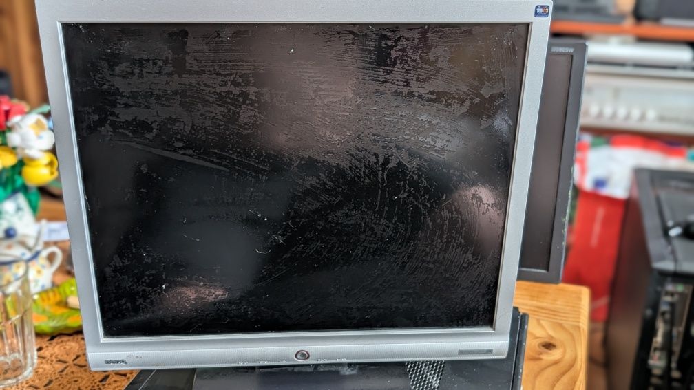 Sprzedam  4 komputery i dwa monitory