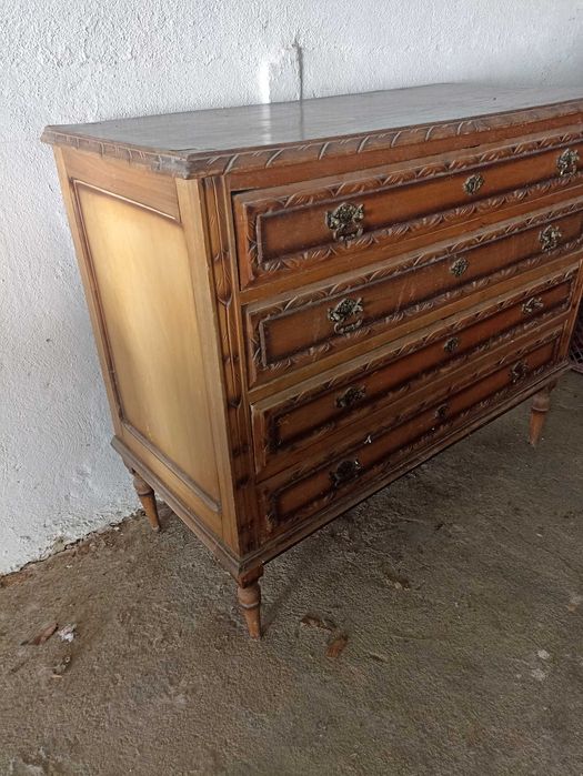 Cómoda em pinho 4 gavetas