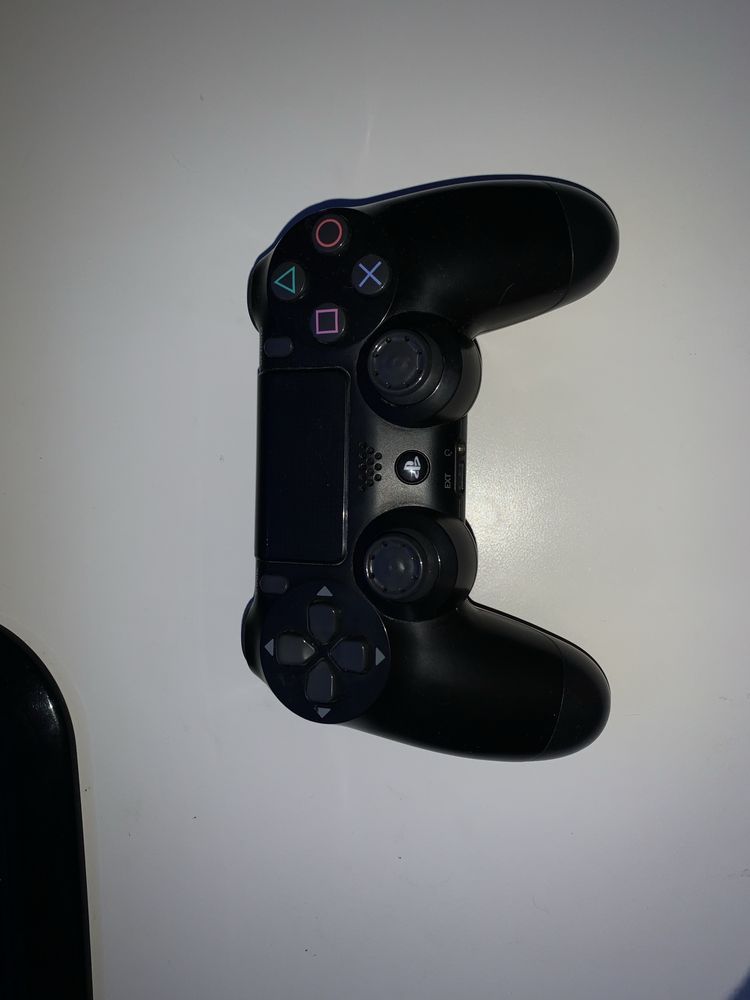 Playstation 4 com 2 comando como nova