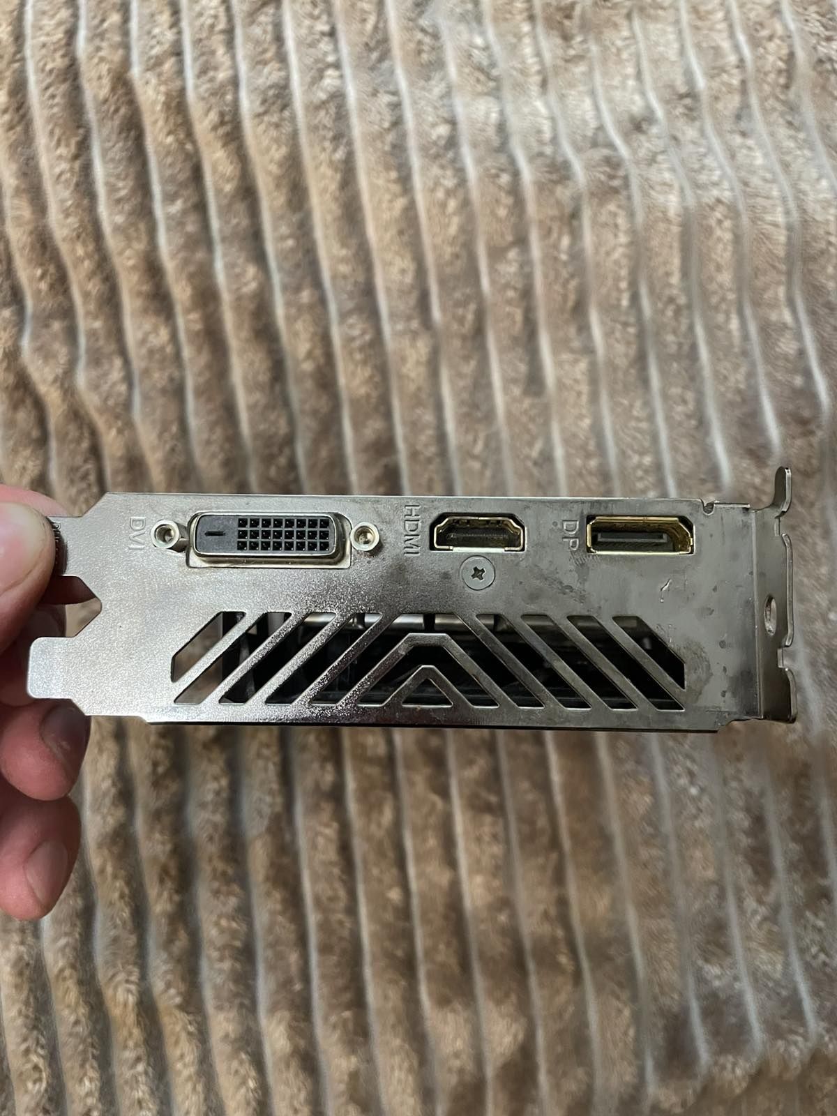 Gigabite 1050ti 4gb.
