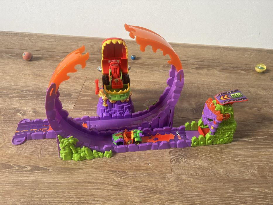 Tor hot wheels smok dla dzieci