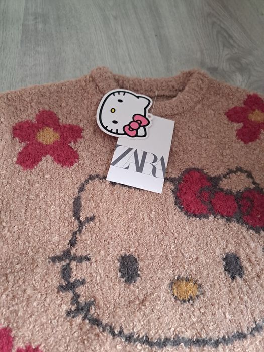 Sweter hello Kitty 110 Zara beż kwiaty zima