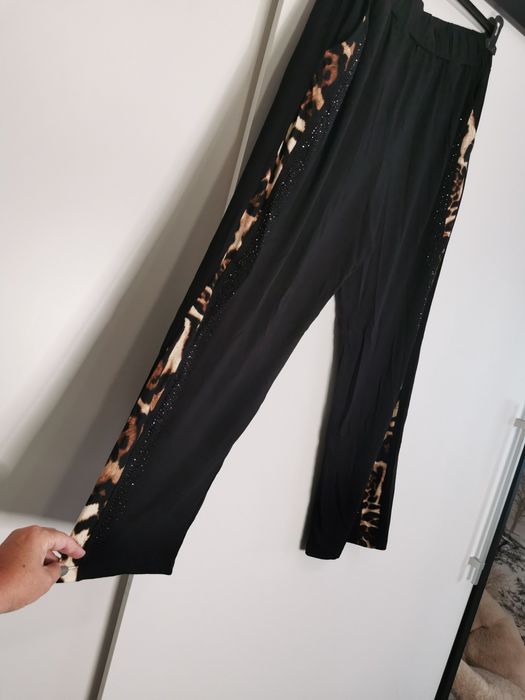 Śliczne czarne spodnie damskie lampas pantera blink blink 42/44 wiskoz