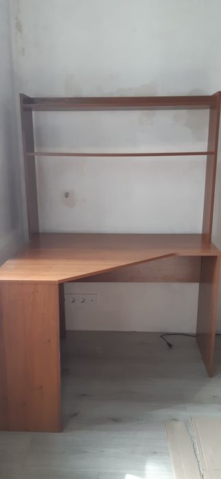 Стіл комп'ютерний