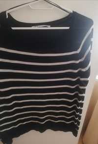 Blusa preta com riscas brancas. Marca Zara  Zara