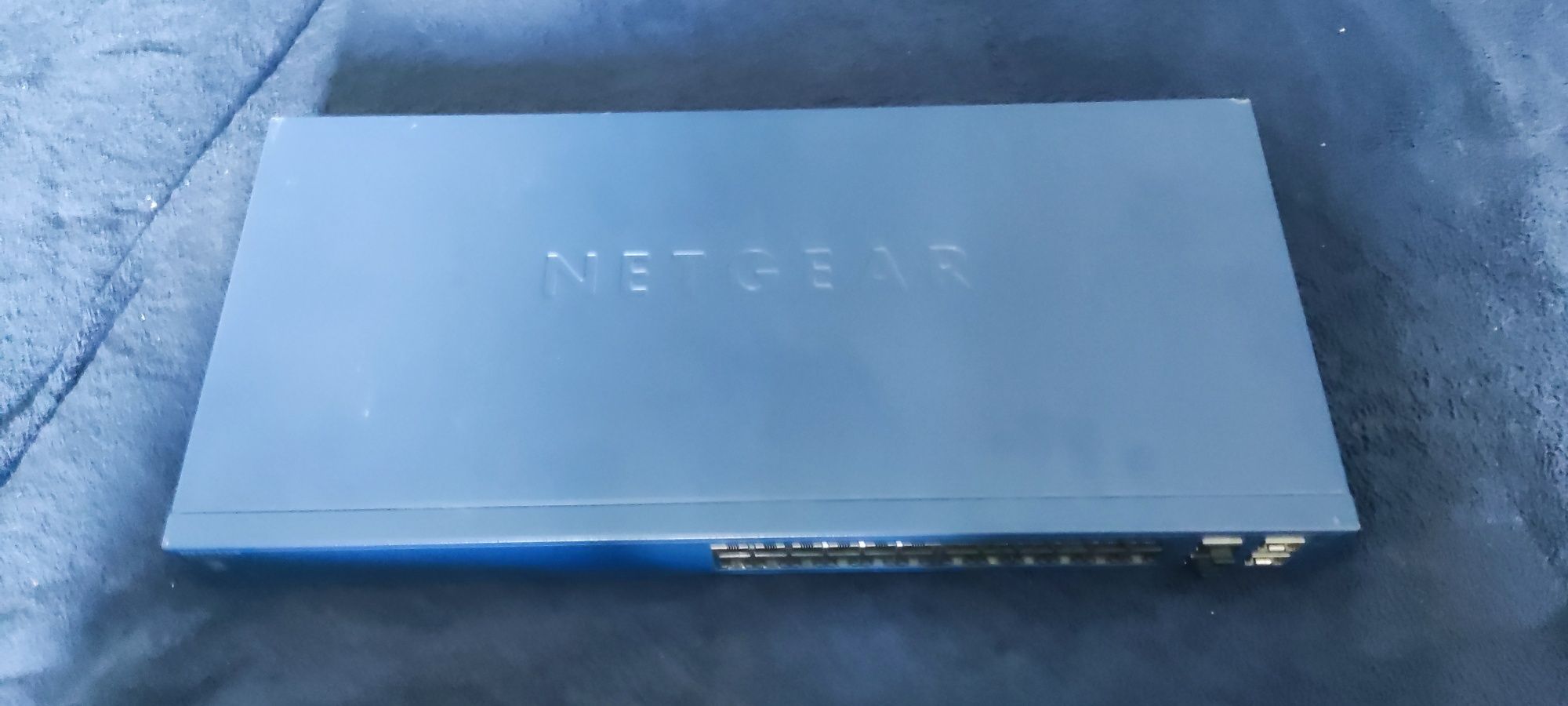 Комутатор Netgear GS724TS