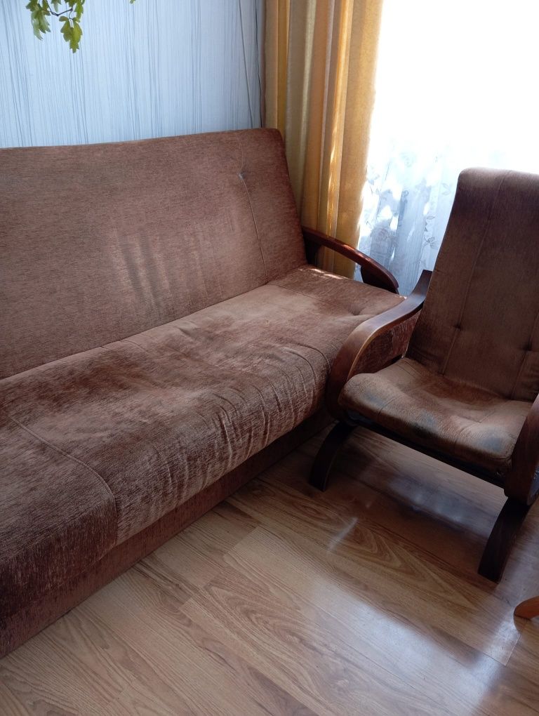 Oddam wersalkę fotele i stolik