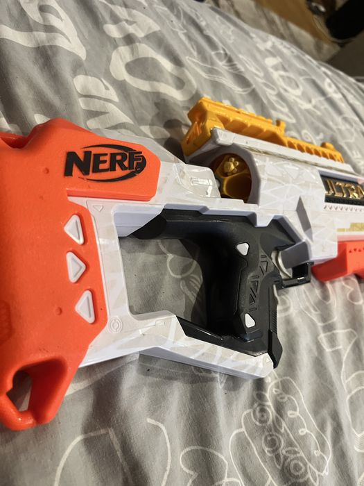 Nerf ultra dorado