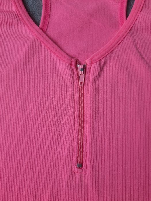 Różowa koszulka na ramiączkach