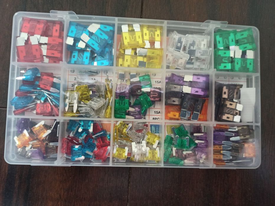 Bezpieczniki samochodowe zestaw