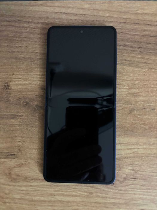 Sprzedam Samsung Galaxy Z Flip7 256GB/12GB