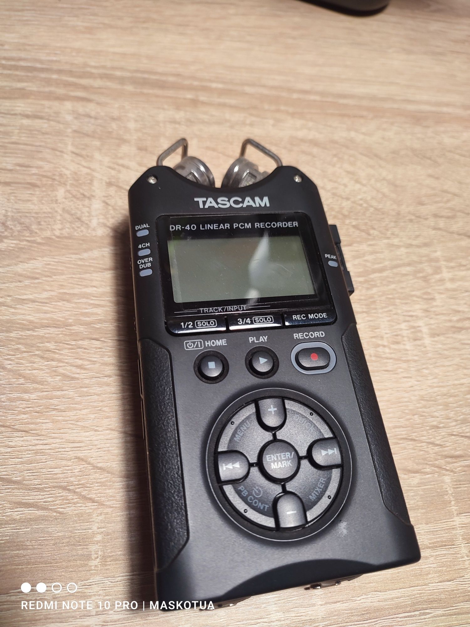 Портативний рекордер PCM/MP3 (4-канальний) Tascam DR-40