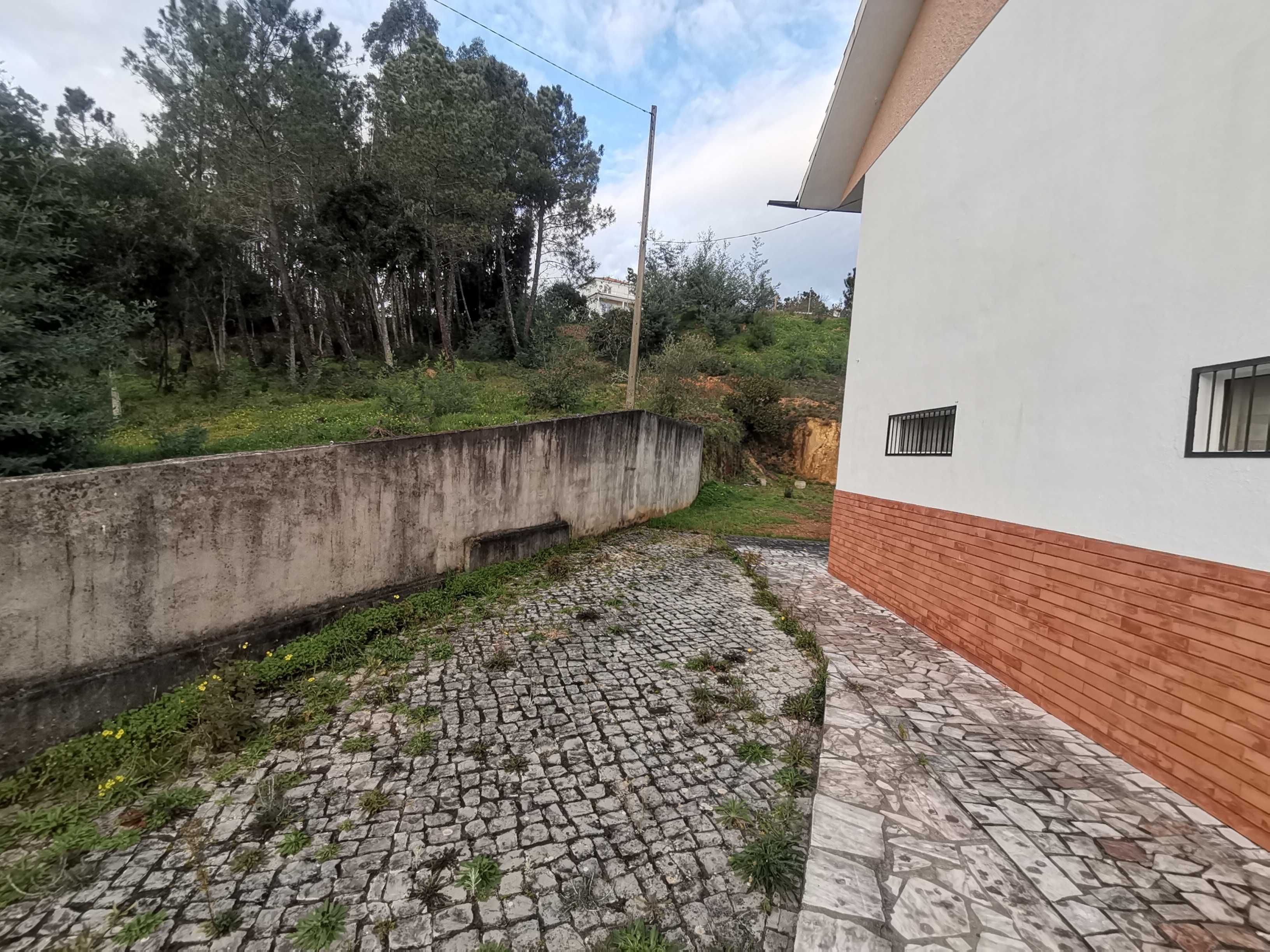Moradia Isolada com Terreno em Lapinhas