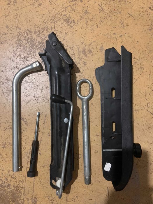 Домкрат (комплект) оригінальний WV Т5 Т6 Renault