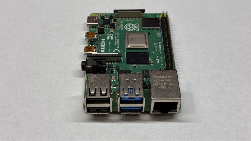 Raspberry Pi 4B - 4GB z obudową