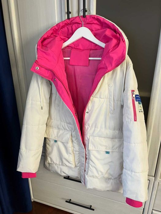 Стильна жіноча куртка