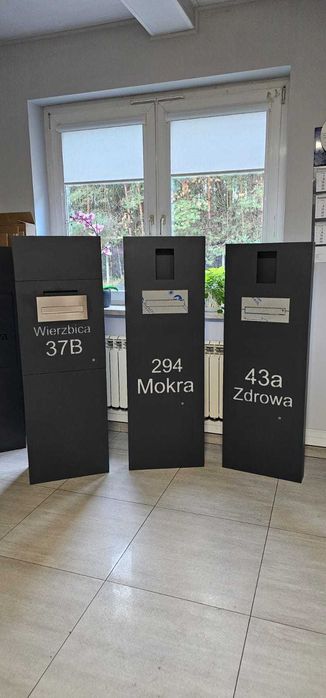 Aluminiowy słupek multimedialny- WYCIĘCIE NR DOMU/NAZWY ULICY GRATIS
