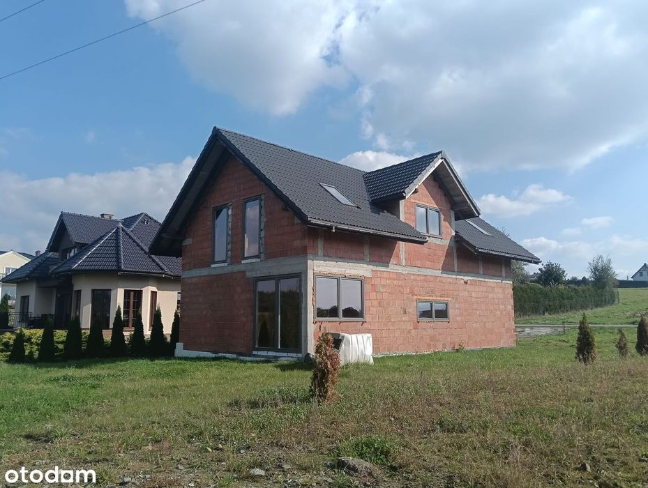 Dom 180 m² z garażem w malowniczej okolicy.
