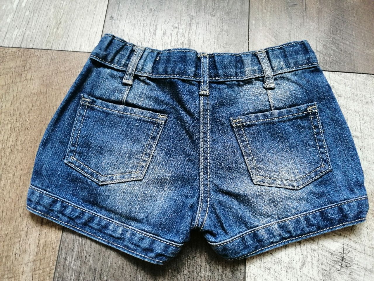 Spodenki jeansowe 104-110cm.