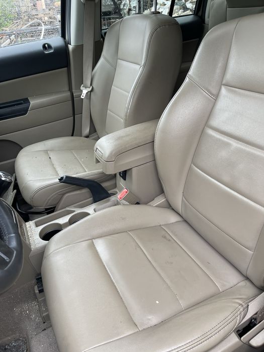 Салон сидіння шкіра бежевий комплект Jeep Compass-Patriot 2011-16 USA